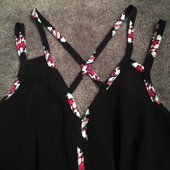 Cute strappy criss cross one piece romper💕 - Picture 4 of 6